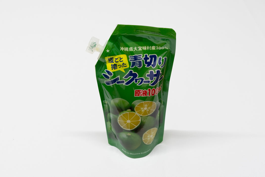 皮ごと搾った青切りシークヮーサー（原液100%）